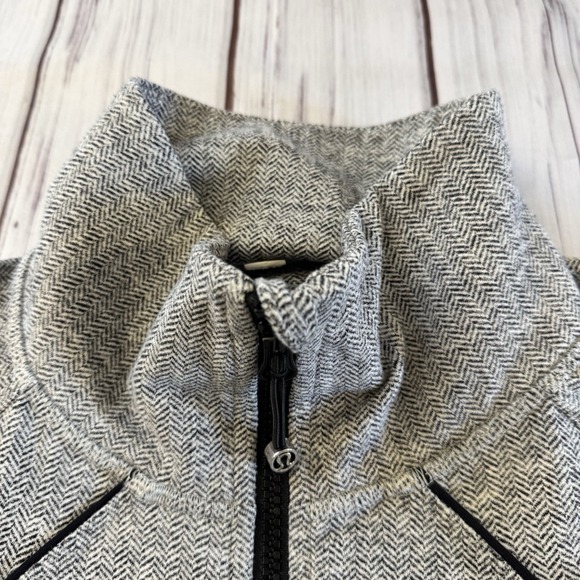 Lululemon Nice Asana Heathered Herringbone Zip Jacket Size 8 Activewear - Picture 2 of 7